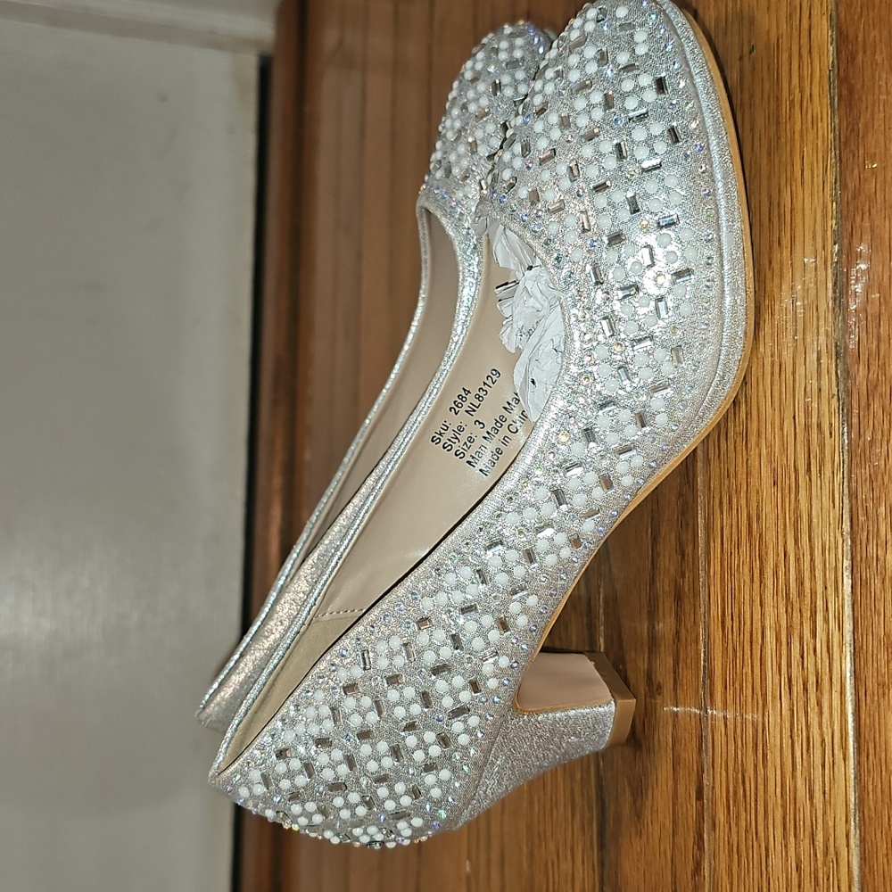 3 Pairs Of Girl's Dress Shoes- Silver, Gold, and Orange Cat Sz 3 Nanette Lepore - Picture 2 of 10